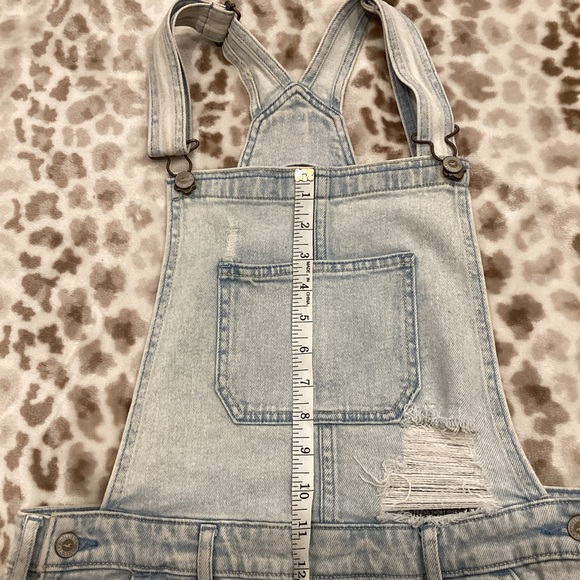 Distressed Overall Shorts, Size M - Picture 7 of 10